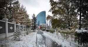 Улаанбаатарт цас орж, цасаар шуурна